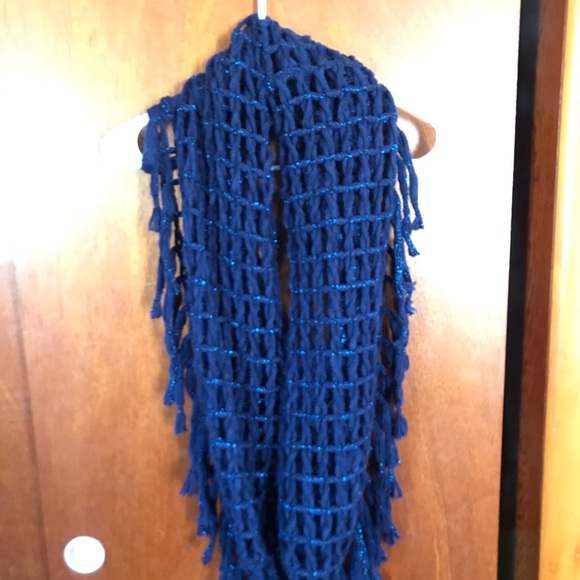 Steve Madden Infinity Scarf - Picture 2 of 2